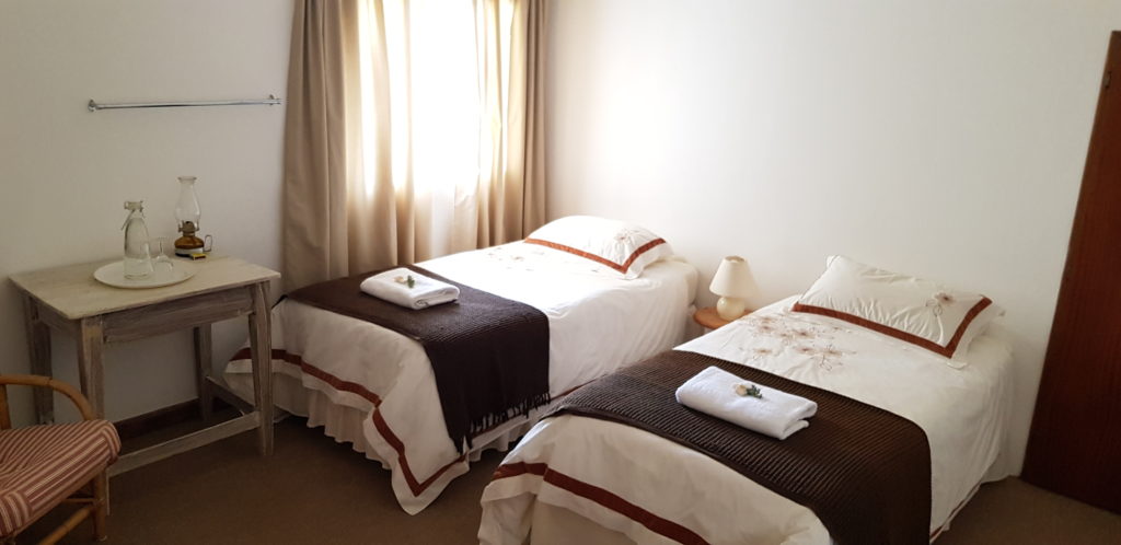 ROOM 4 HAS TWO SINGLE BEDS AND SHARES A BATHROOM WITH ROOM 5. PRIVATE USE OF THE BATHROOM IS AVAILABLE AT AN EXTRA R50 PER NIGHT.